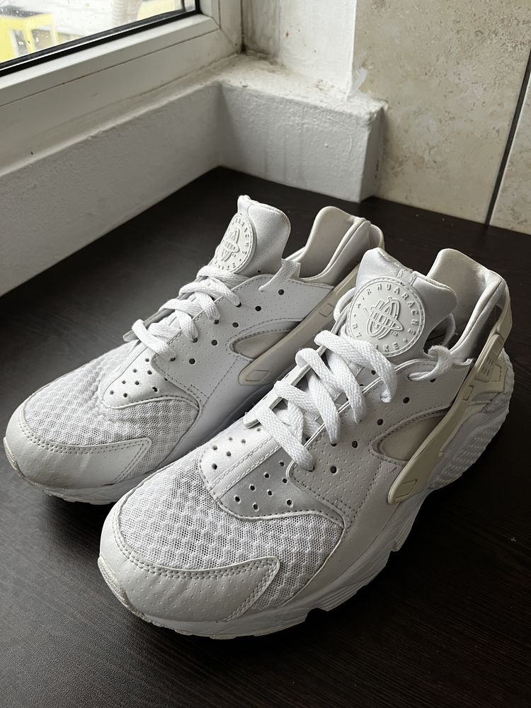 Nike huarache white