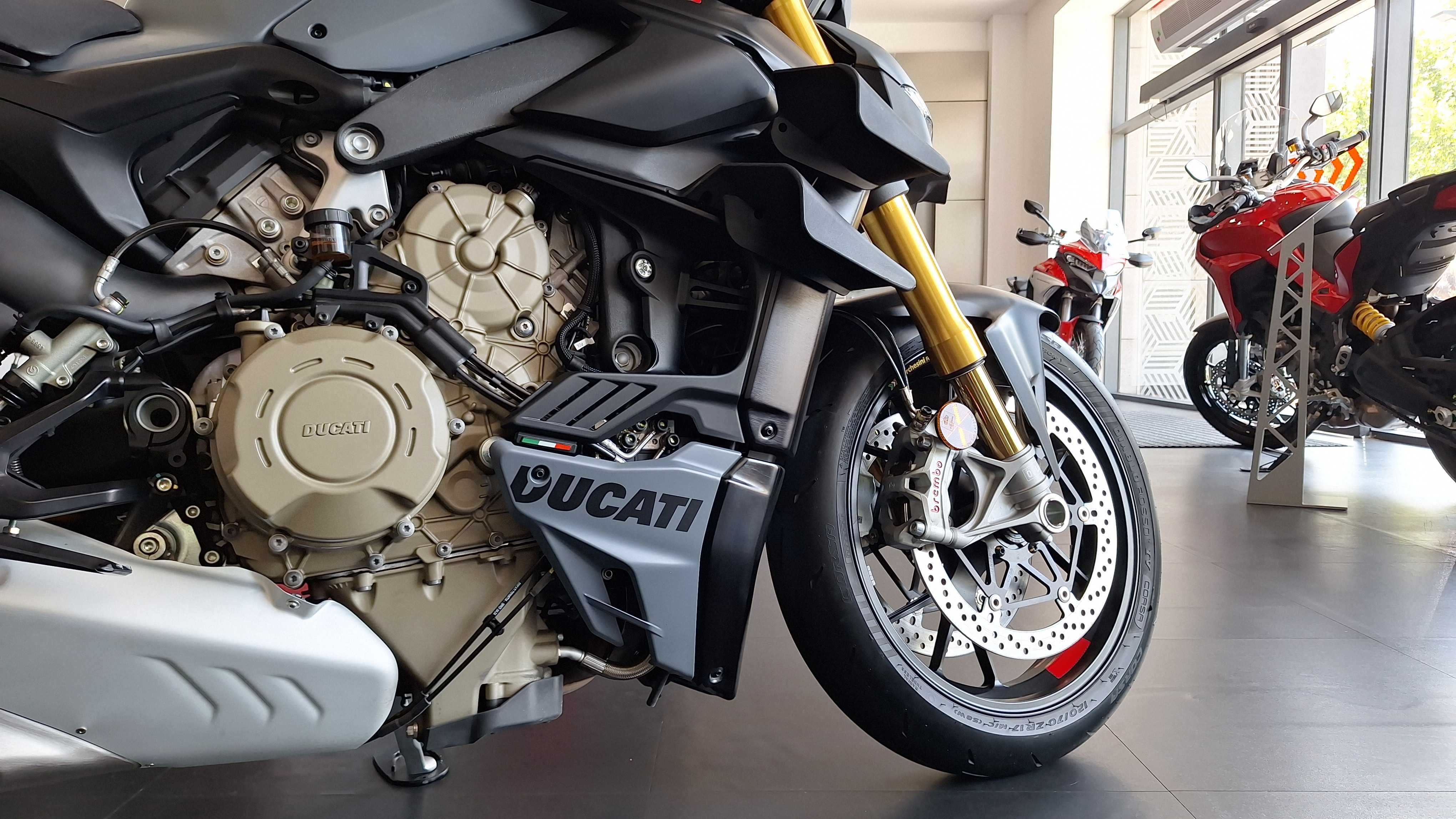 Ducati Streetfighter V4 S Grey Nero mototsikli Toshkentda