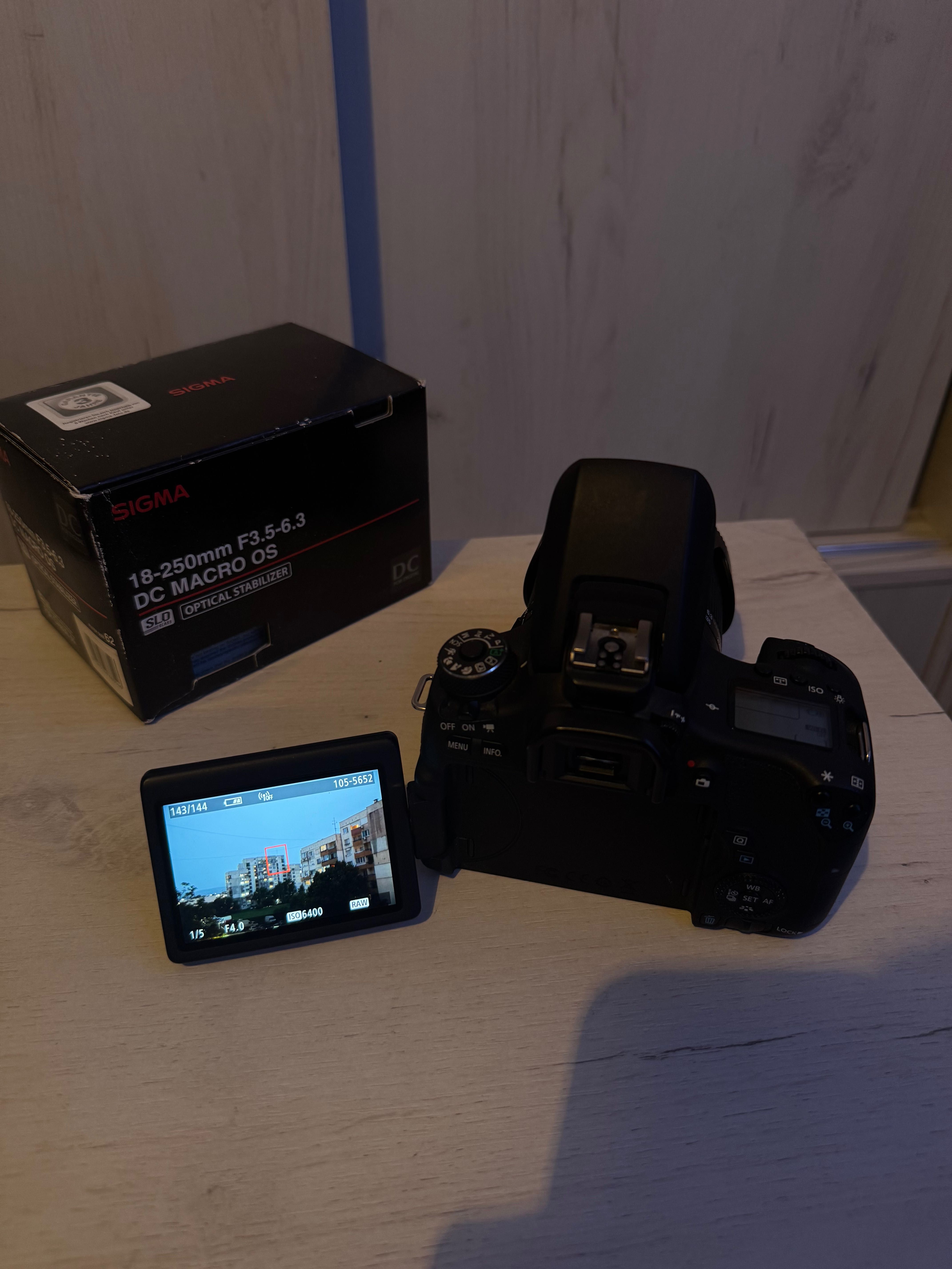 Фотоапарат Canon EOS 760D