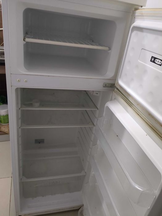 Vând Frigider Indesit – 416 litri