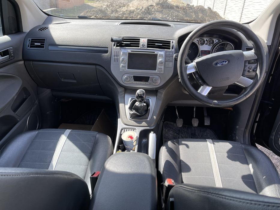 Vand sau dezmembrez ford kuga 2009