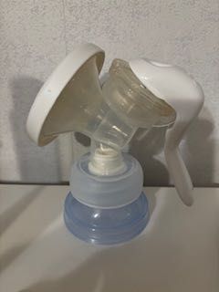 5 броя шишета Philips avent, ръчна помпа за кърма, 4 накрайника и др.