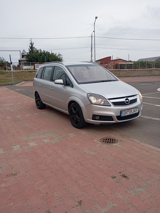 Vând Opel Zafira B