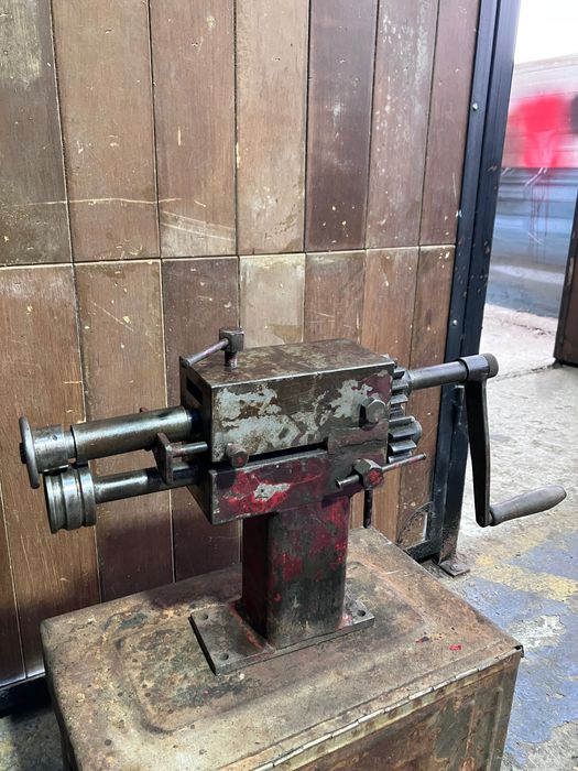 Masina de roluit, ondulat tabla