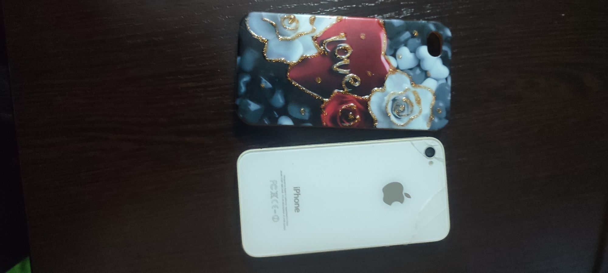 Продается айфон 4s на запчасти рабочий