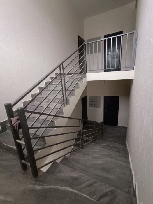 Nazarbek Turkiston maxallada 2 xonali 62 kv uy sotiladi.