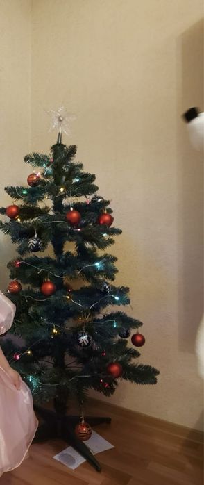 Продам Ёлку. Высота 1 метр.