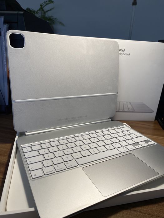 Magic Keyboard White British iPad Pro 13 - inch / Nouă originală |