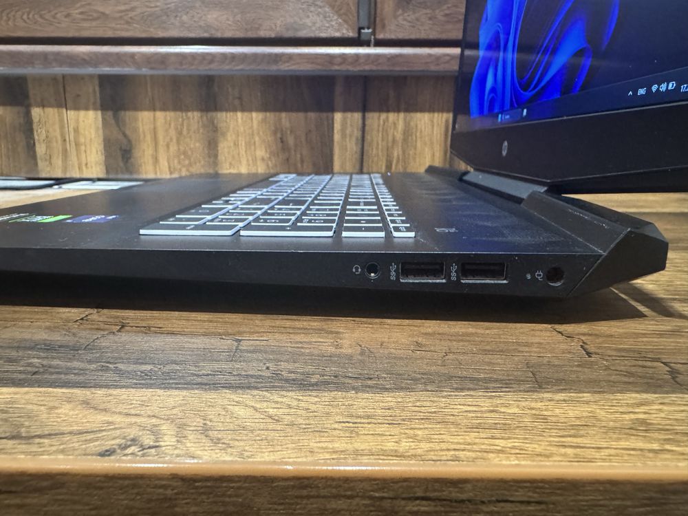 HP Pavilion Gaming 17 + Подарък подложка за лаптоп