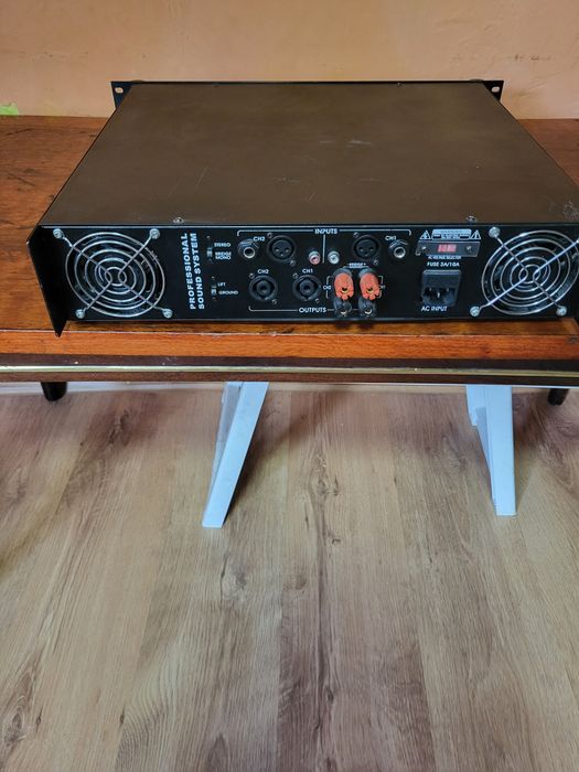 Vând sau schimb amplificator De 750 vati fără defecte