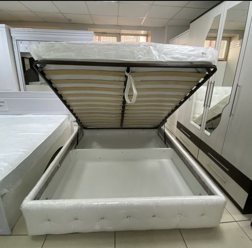 Продам кровать с подъемным механизмом