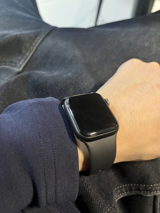 Продам Apple Watch 5 (40 mm)