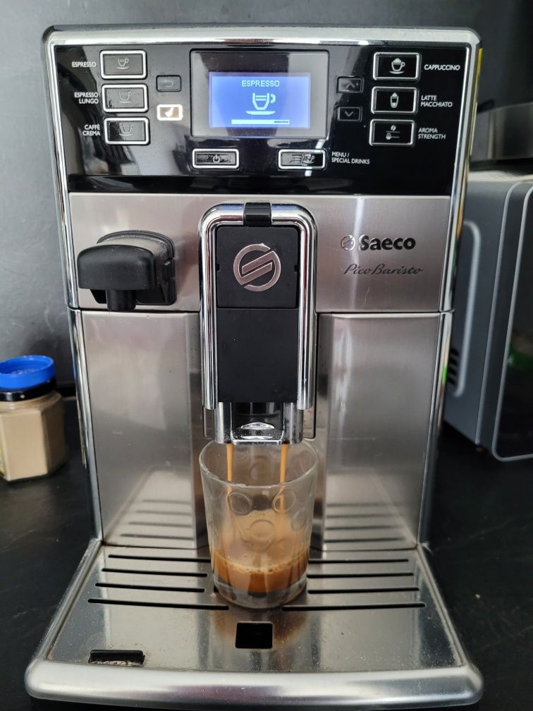 Продавам кафе машина Saeco Pico Baristo  отлична