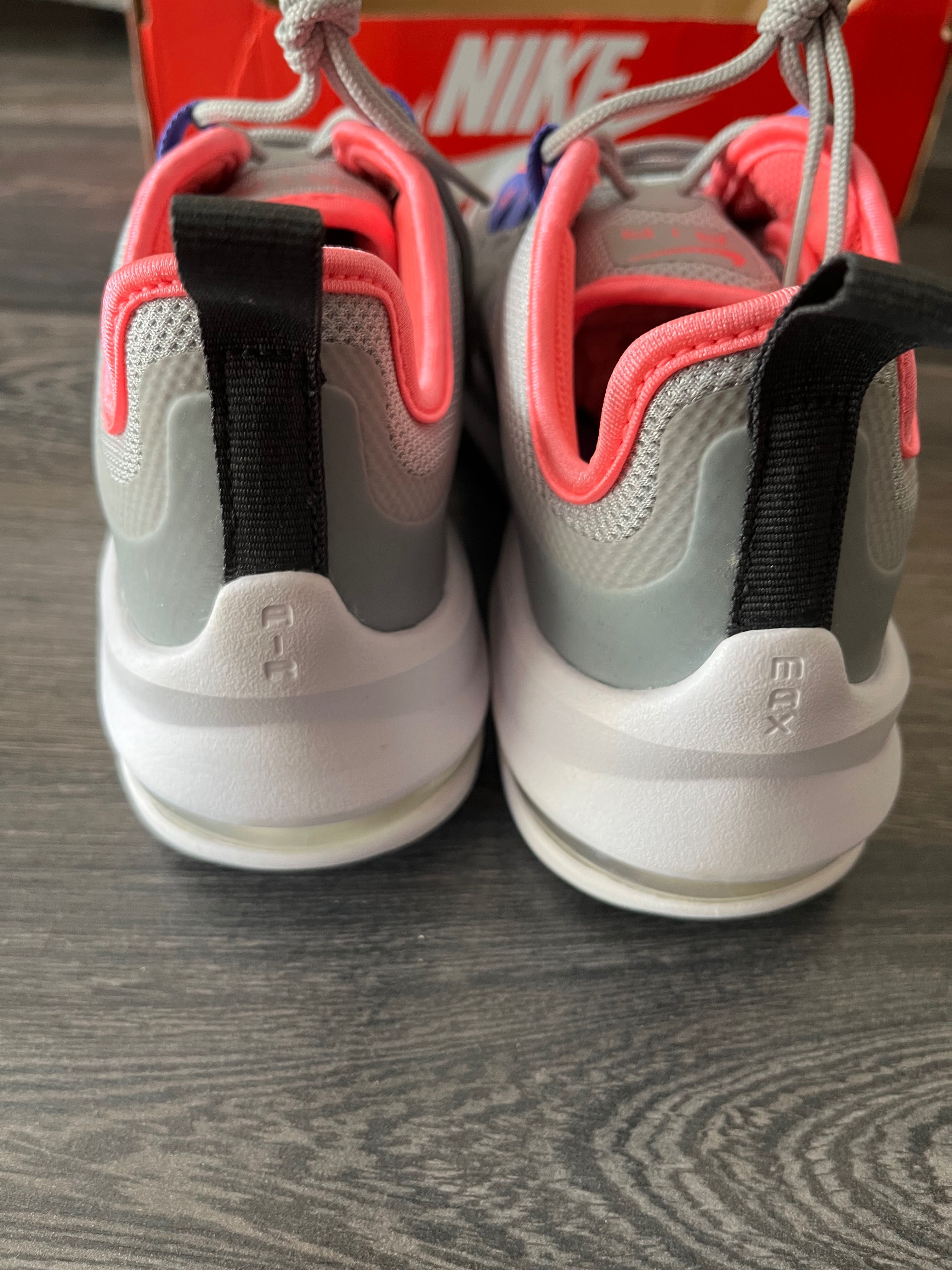 Дамски маратонки NIKE AIR MAX AXIS, номер 37,5