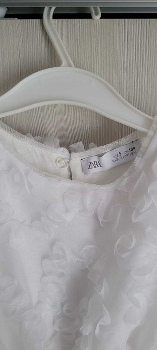 vând rochite noi, zara, mărimea 9, doua bucati la 160 lei.