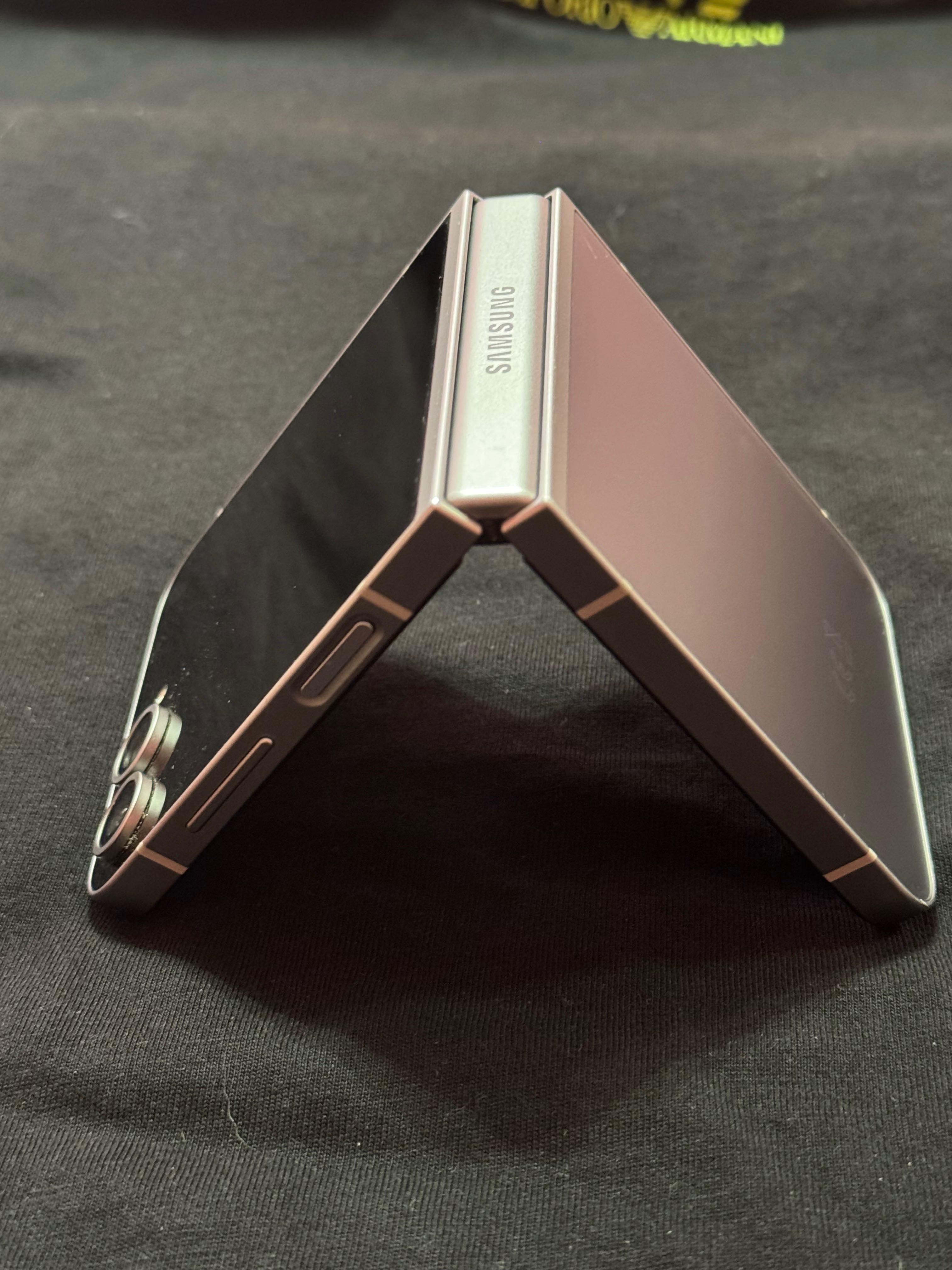 samsung galaxy flip 6