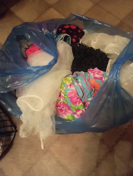 Детские вещи по новорожденные есть бесплатно отдам 2-3 лет