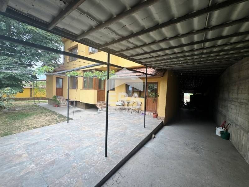 Страхотна семейна къща в с. Сандровo