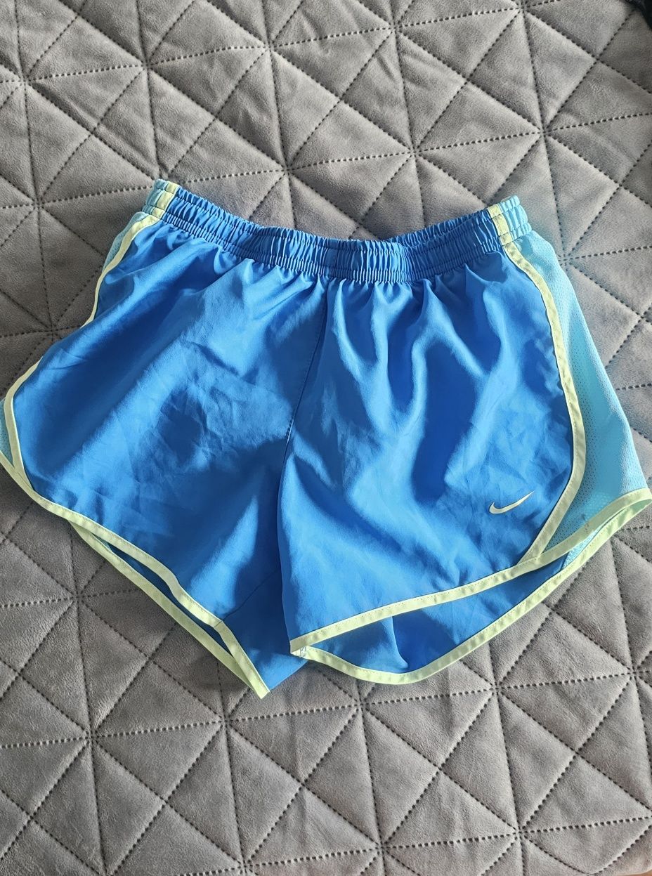 Клинове и къси гащи Nike и Adidas