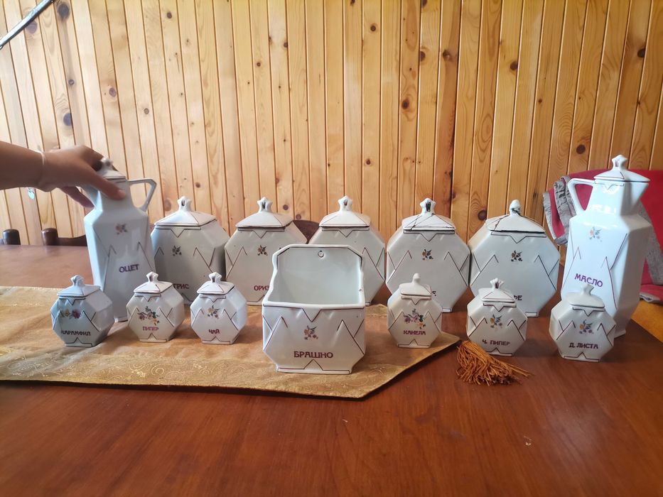 Порцеланов сервиз за подправки