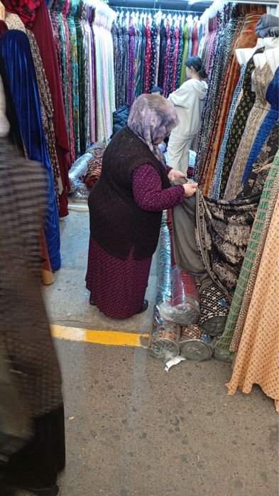 Abu/Saxiy Uygur Bozorida Doʻkon Sotiladi