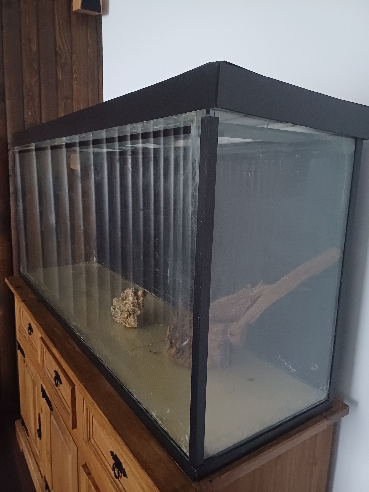 Acvariu 450 l
dimensiuni acvariu :
Lungime 150 cm
Lățime 41 cm
Înălțim