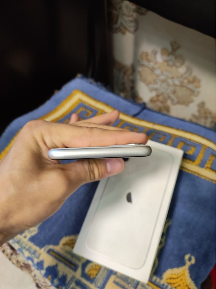 iPhone 11 64GB LL/A Region – White