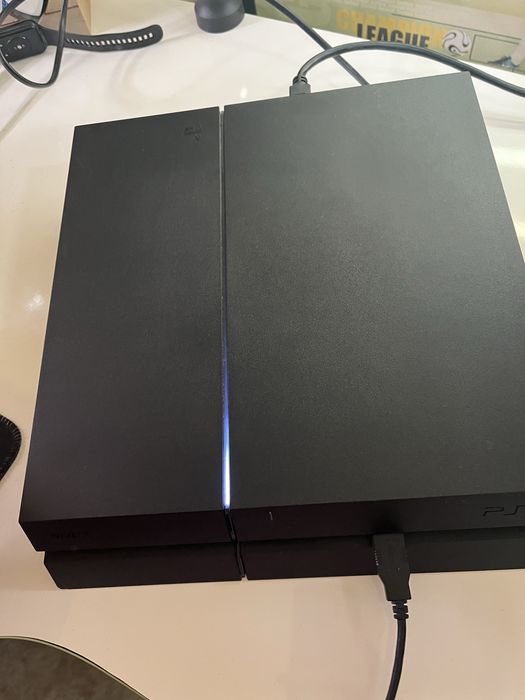 PS4 1ТВ с 2 контролера и 5 диска