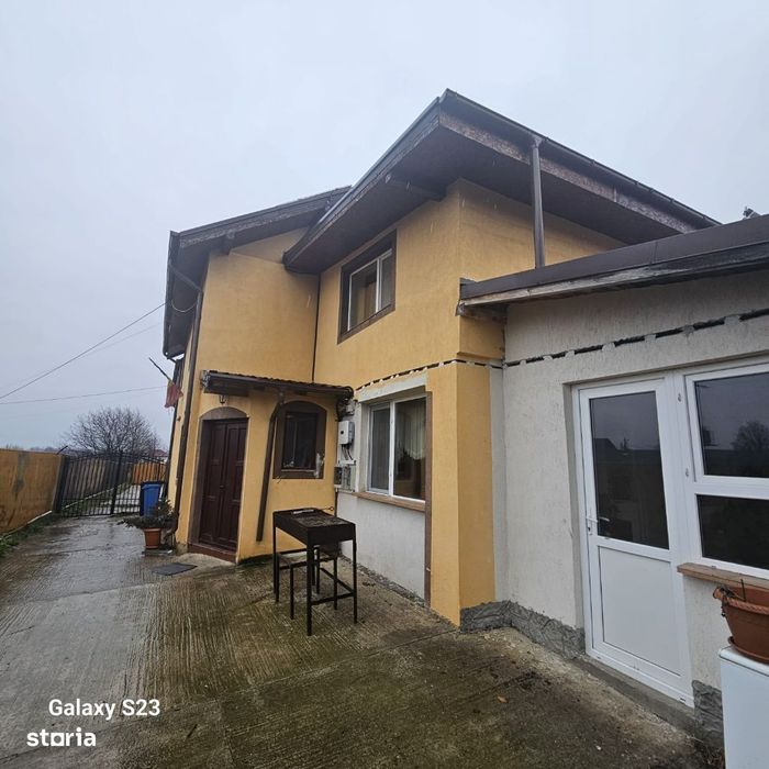 Vila P+M de vânzare în zona centrală Izvoare