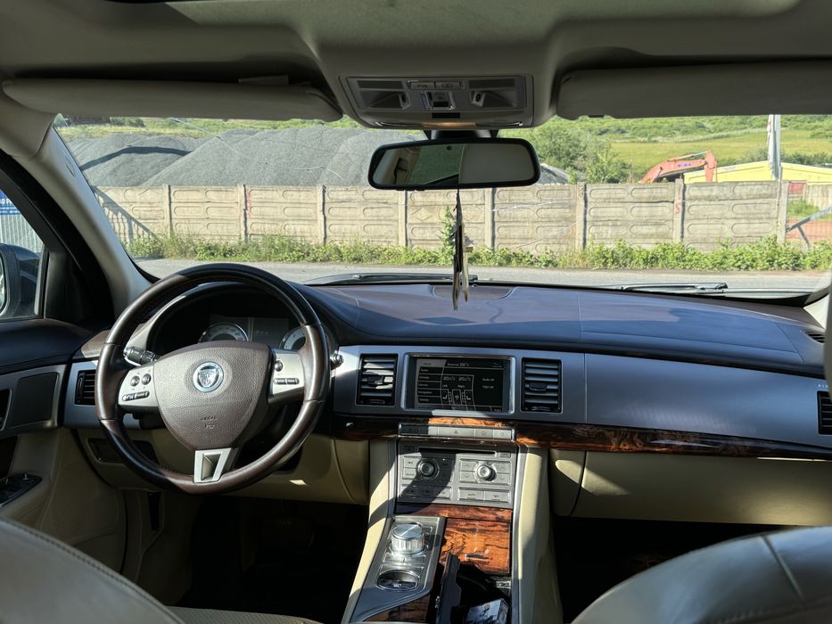 Vand jaguar xf 2.7an2009