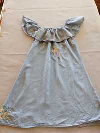 Лятна рокля, украсена с ръчно направени бродерии
