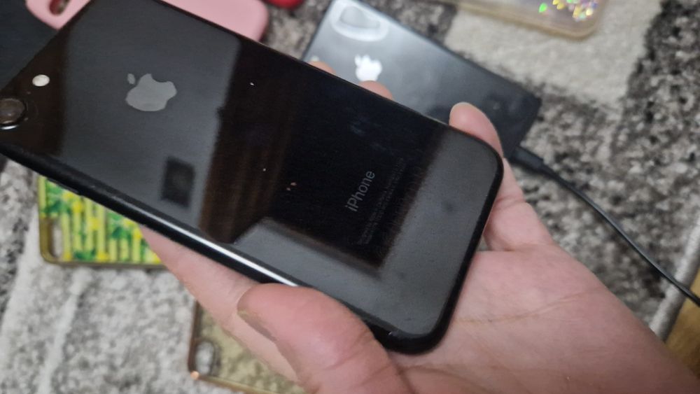 Iphone 8 folosit 1 an