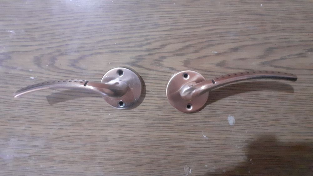 Жаңа есік тұтқалары сатылады