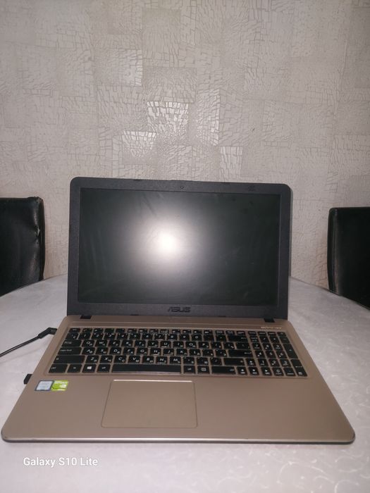 Asus, ram 8, nvidia 920mx