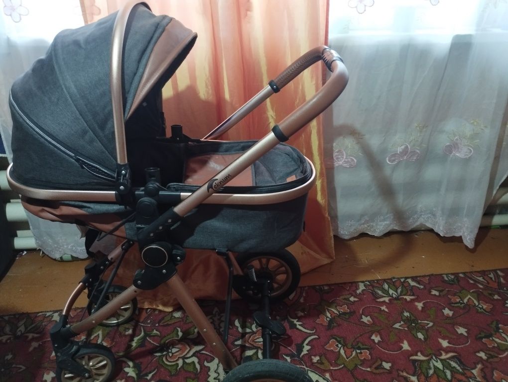 Коляска в хорошем состоянии! делается: лёжа ,полу сидя ,сидя