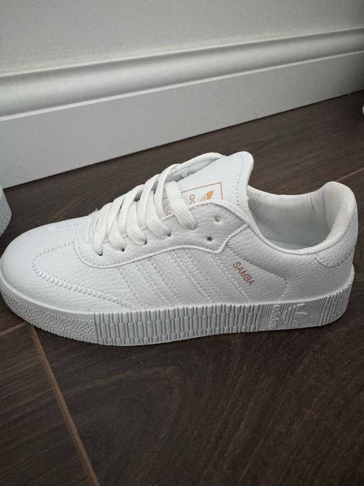 Кроссовки Адидас, 36 размер, новые