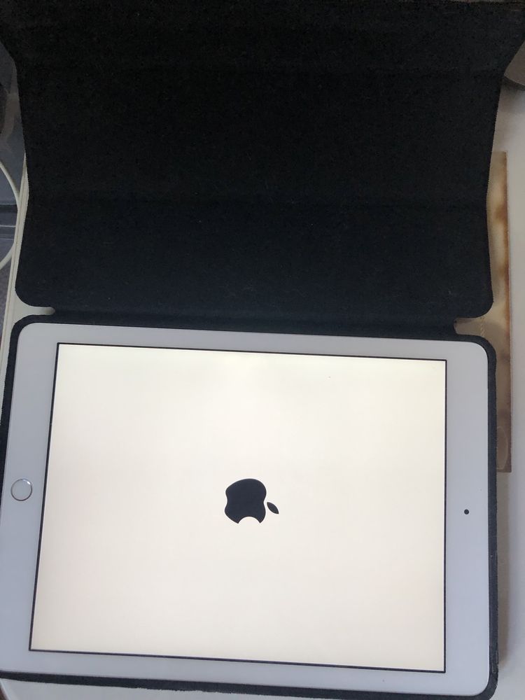 Планшет Apple IPad 6 версия 32гиг,  б/у
