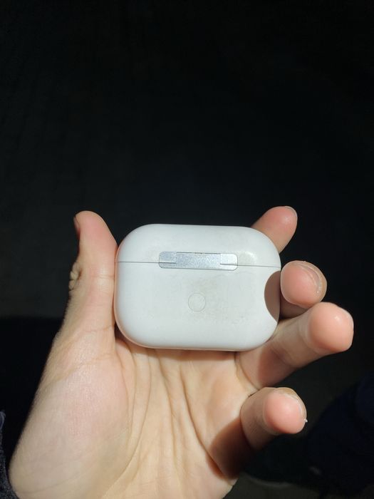 AirPods Pro продаются