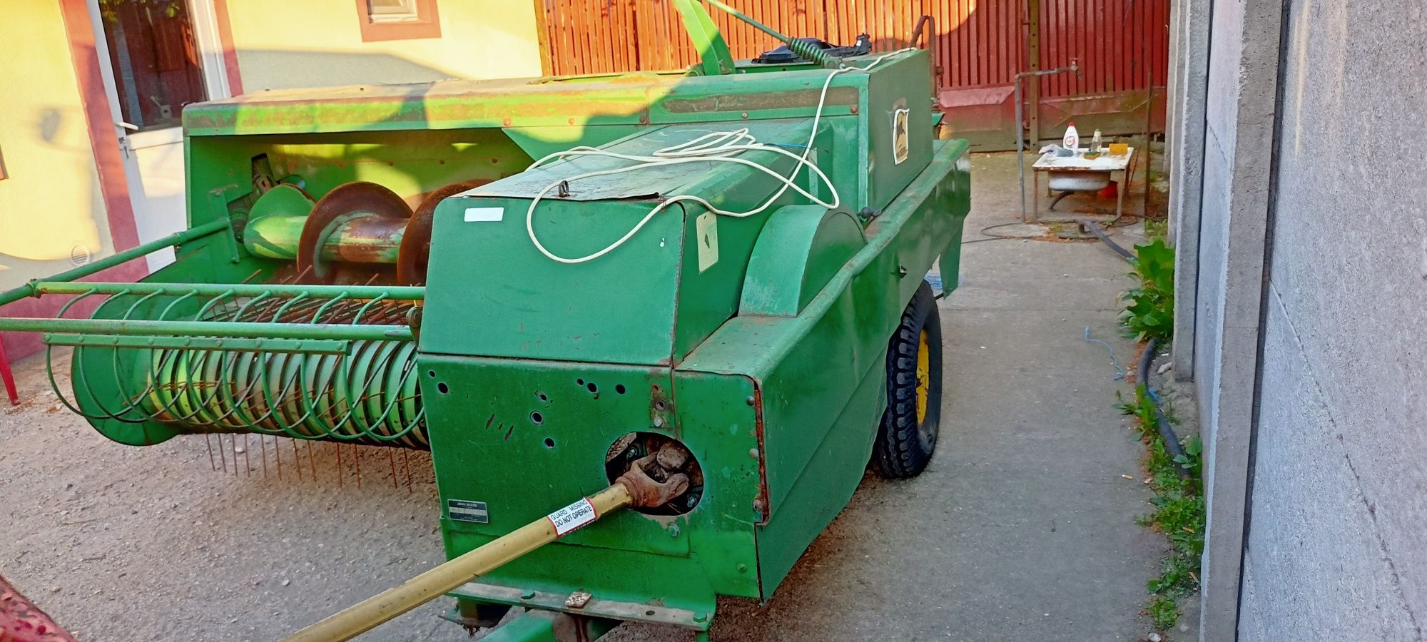 Presa John Deere 332