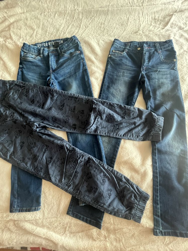 Blugi 9-10 ani 140 cm , 3 perechi 40 lei.