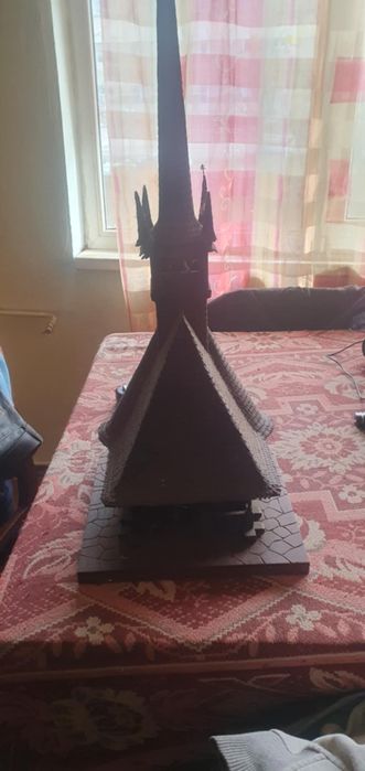 Machetă din lemn interpretând o biserică