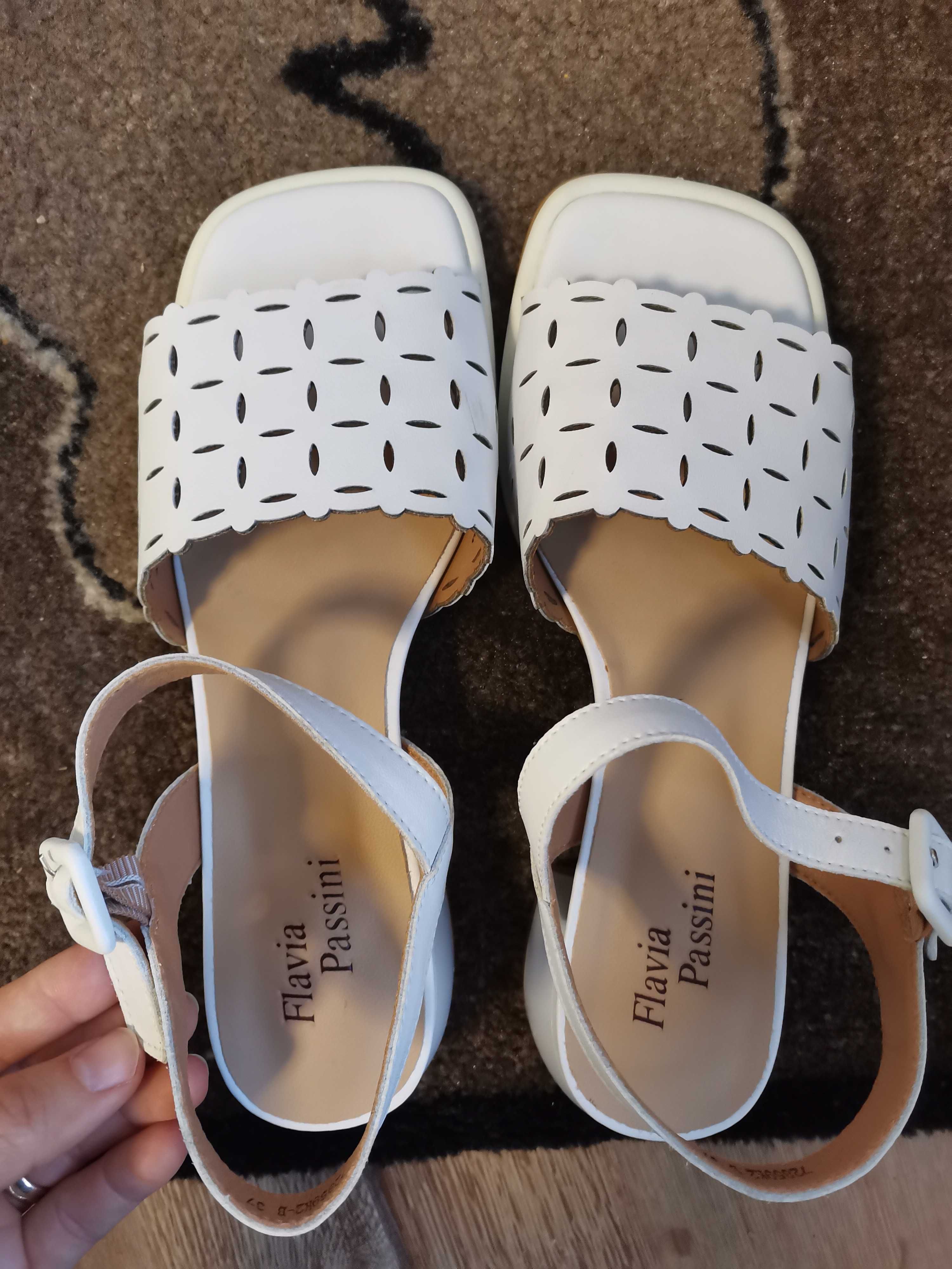 Sandale 37  albe dama piele Flavia Passini