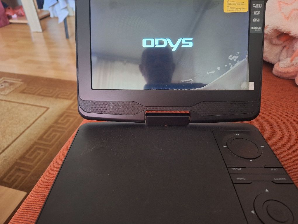 Dvd-tv portabil nou.