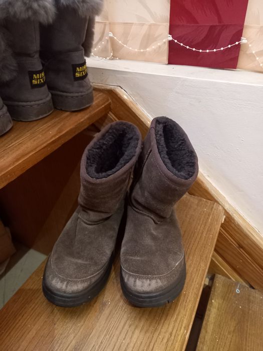 Ugg din piele originale mărimea 33