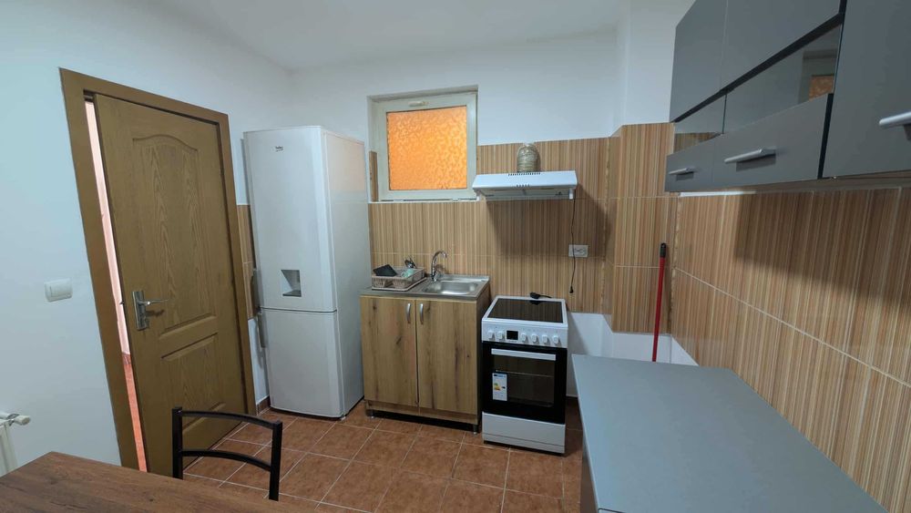 Inchiriez apartament 2 camere Reghin Bdul Unirii 57