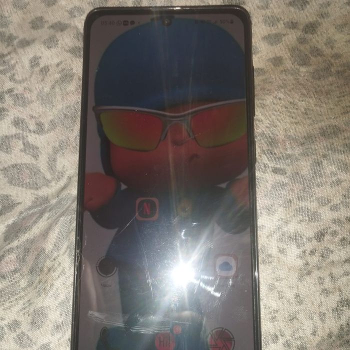 Продам телефон Самсунг а51