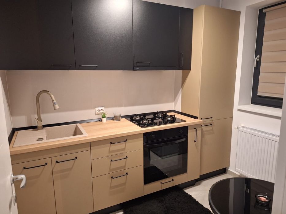 Hils Pallady, studio, parter