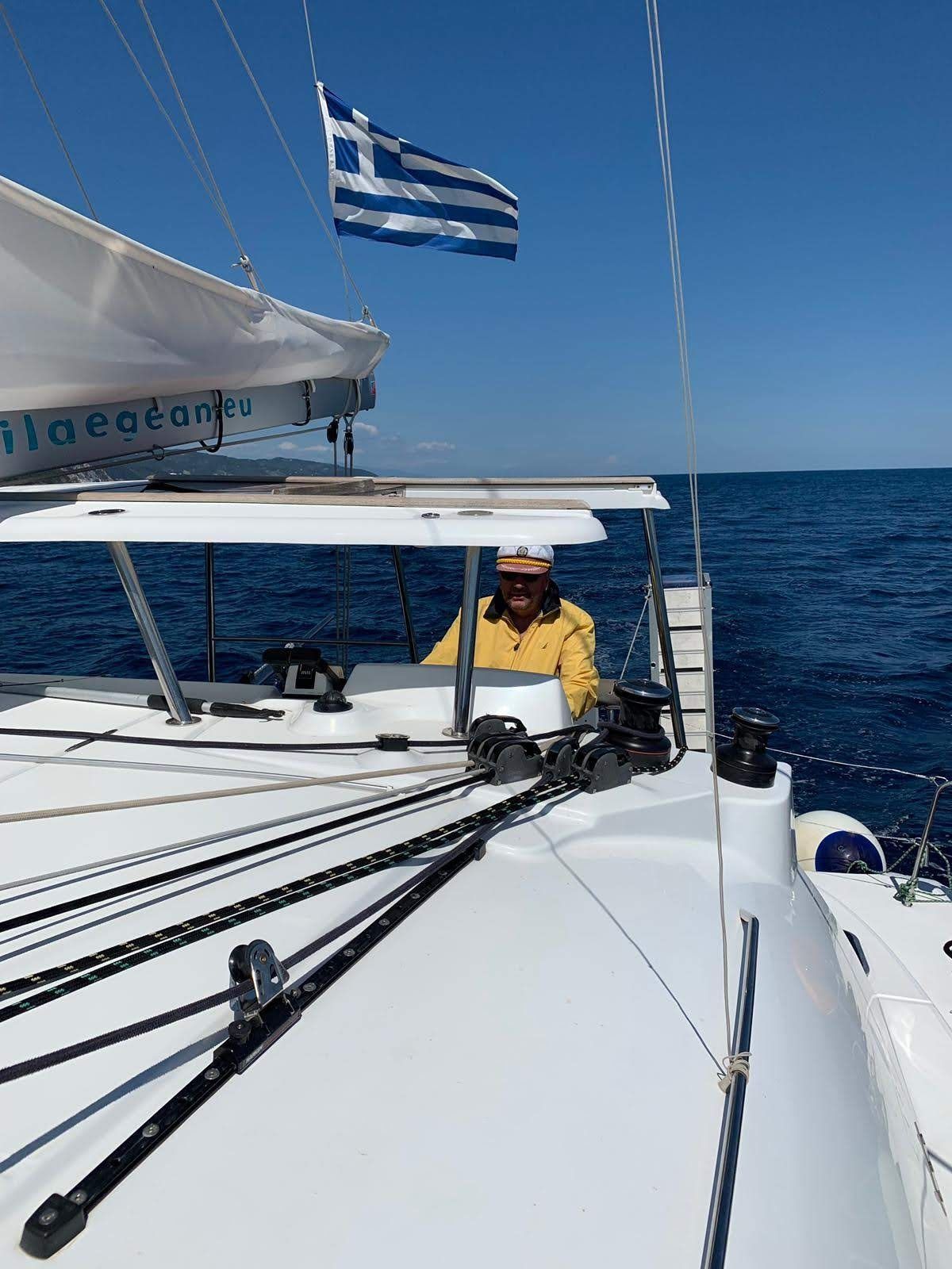 Capitan de yacht navigator mari ocean experienta 17 ani caut angajamen