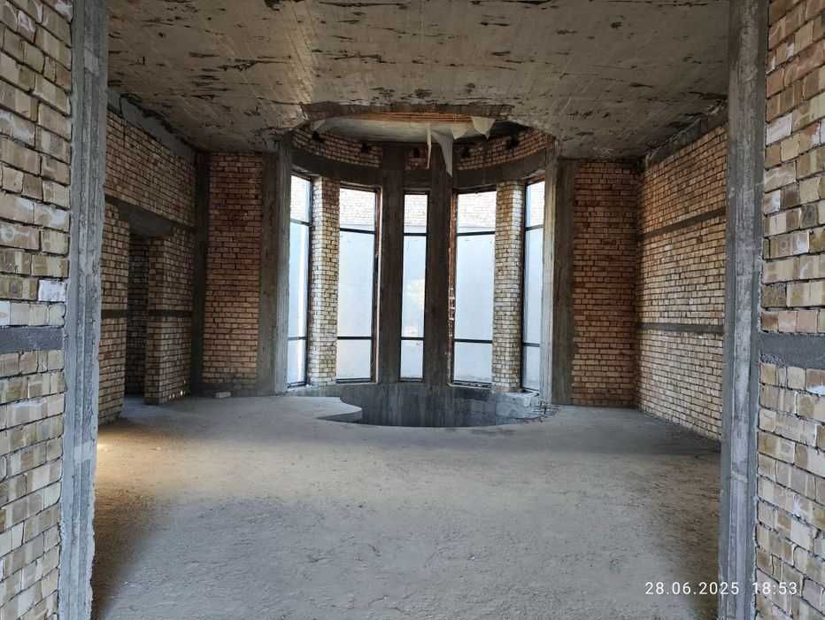 Срочно! Участок 28,5 соток с постройкой 500 м² Мирзо-Улугбек М.Горький