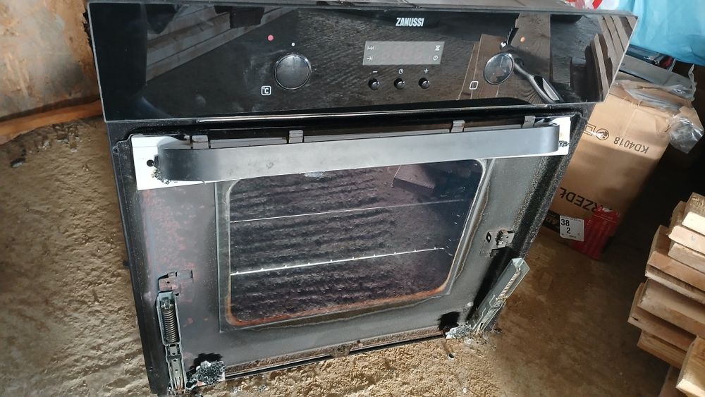Cuptor electric incorporabil  zanusi prima sticla partă trebuie inlocu